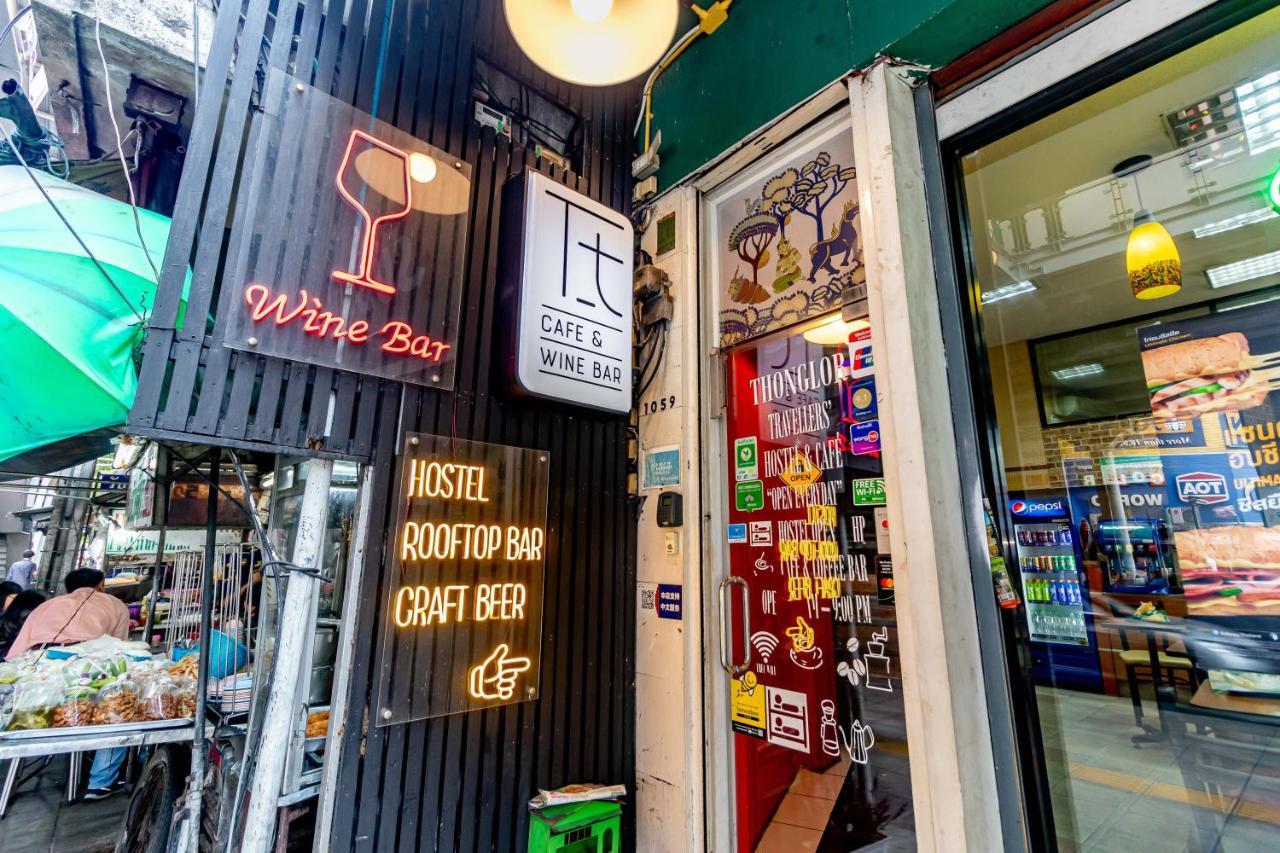 Thonglor Travellers Hostel And Cafe Bangkok Exterior photo
